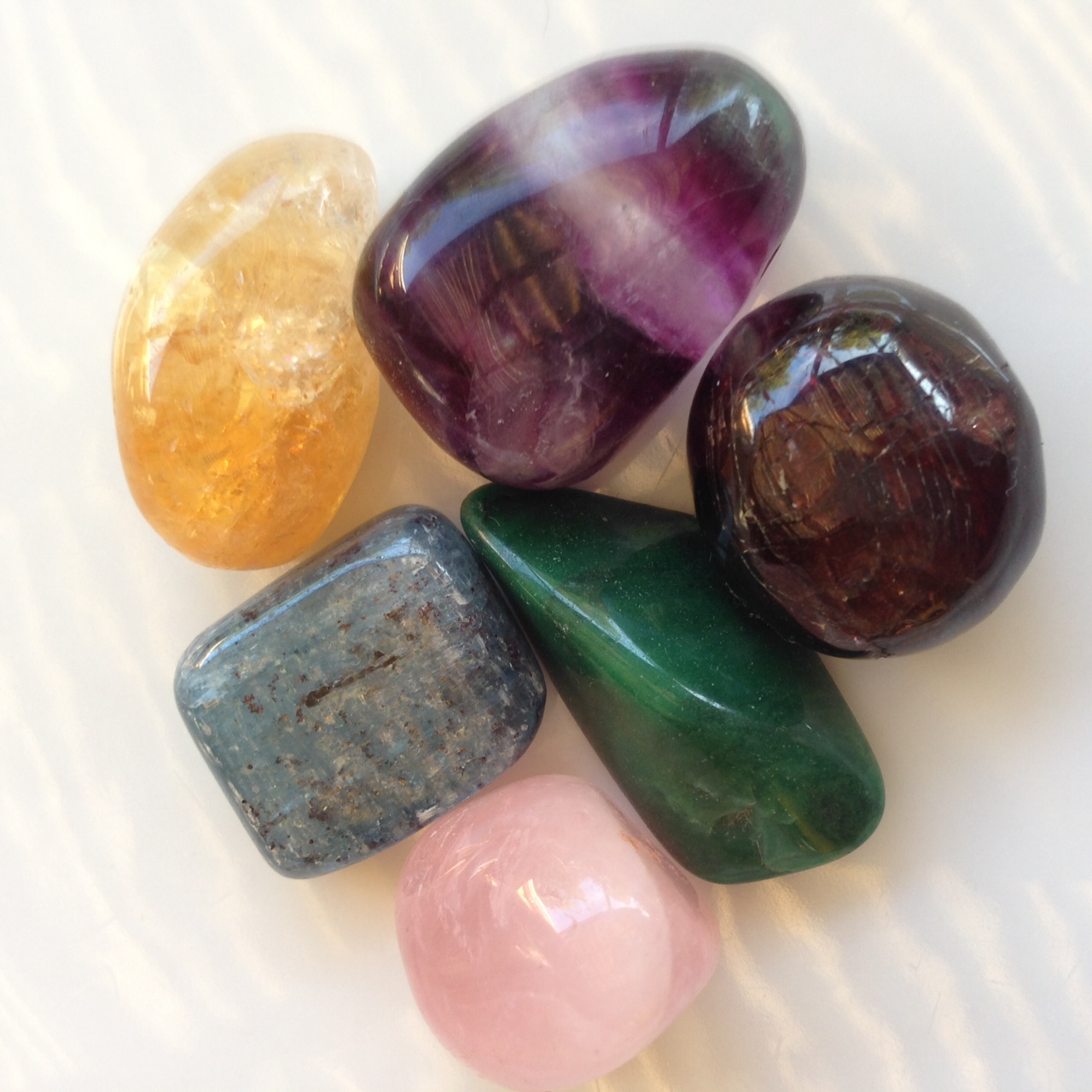 » How To Create Your Own Good Luck Charm Using Gemstones And Crystals